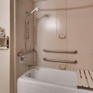 King Room Hot Tub Mobility Accessible